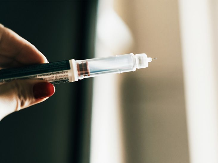 A person holding a GLP-1 injection pen