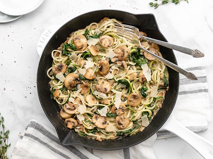 Zucchini noodles with mushroom sauce